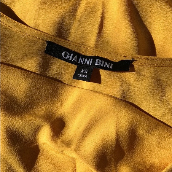 Gianni Bini XS gold top - Picture 2 of 2